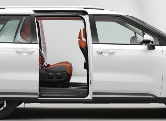 Kia Carnival right side Facelift